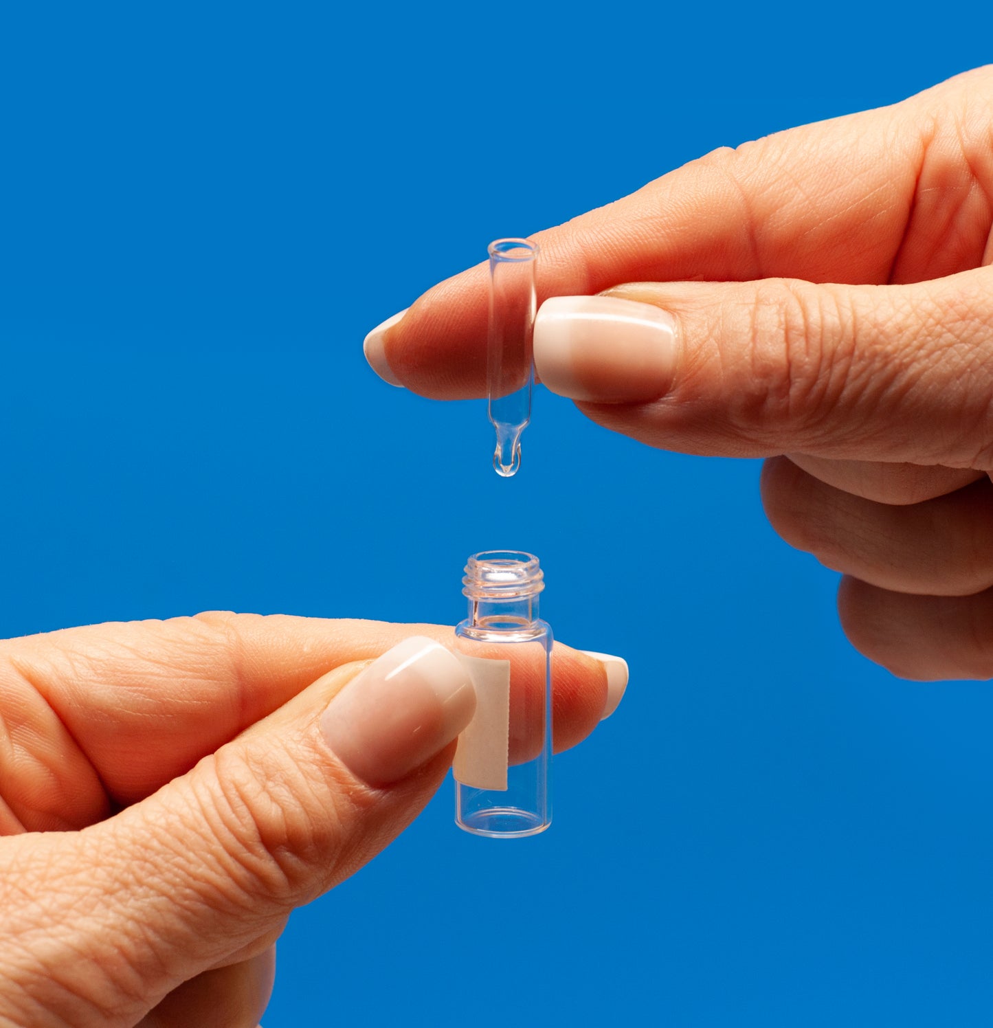 Clear Step R.A.M.™ 9 mm Threaded Vial with Marking Spot, 12 x 32 mm, with 300 µL Glass Insert