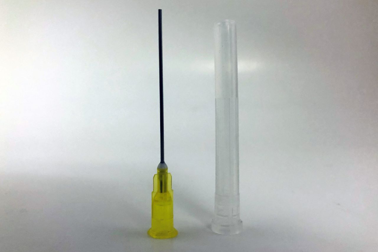 Air-Tite Blunt Tip Needles, 90°, 20 Gauge x 1 1/2", Plastic Tip, Non-Sterile, for Laboratory Use Only