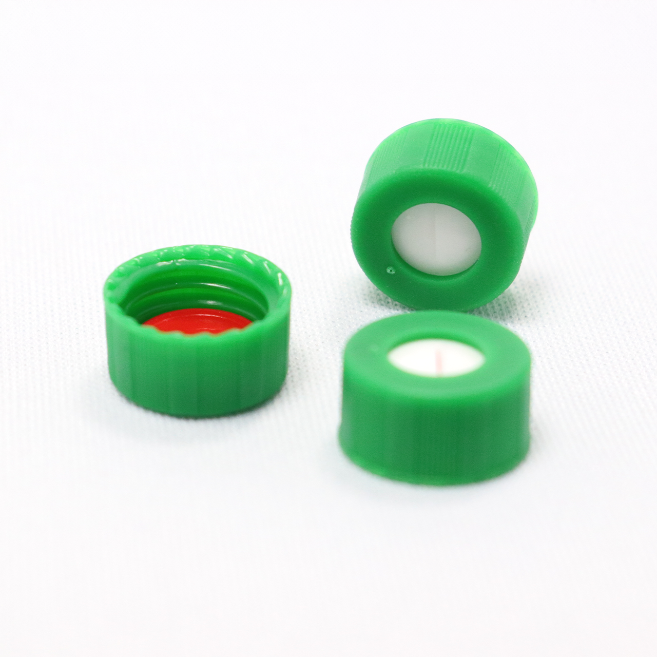 Screw Cap, CHROMSPEC, 9 mm, Open Top, Green with Pre-Slit 0.040" Bonded Red PTFE/White Easy Pierce Silicone Septum, Minimum Order Quantity of 20 Packages