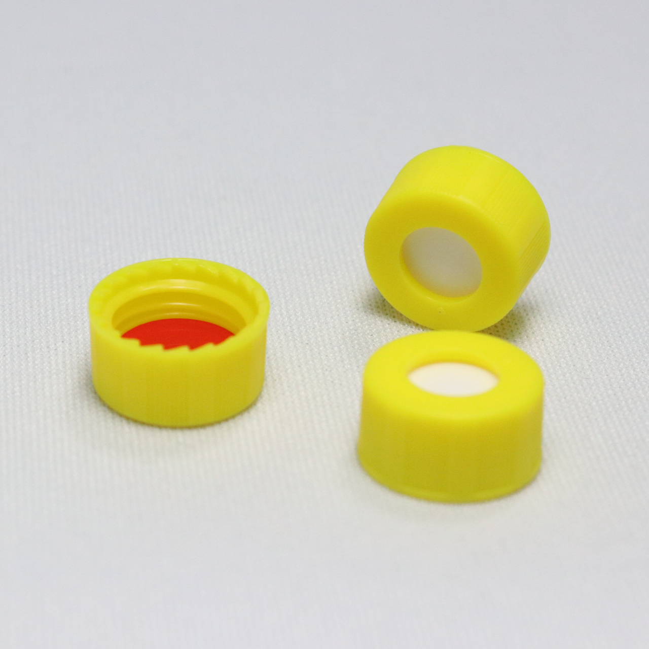 Screw Cap, CHROMSPEC, 9 mm, Open Top, Yellow, with 0.040" Red PTFE/White Easy Pierce Silicone Septum, Minimum Order Quantity of 20 Packages