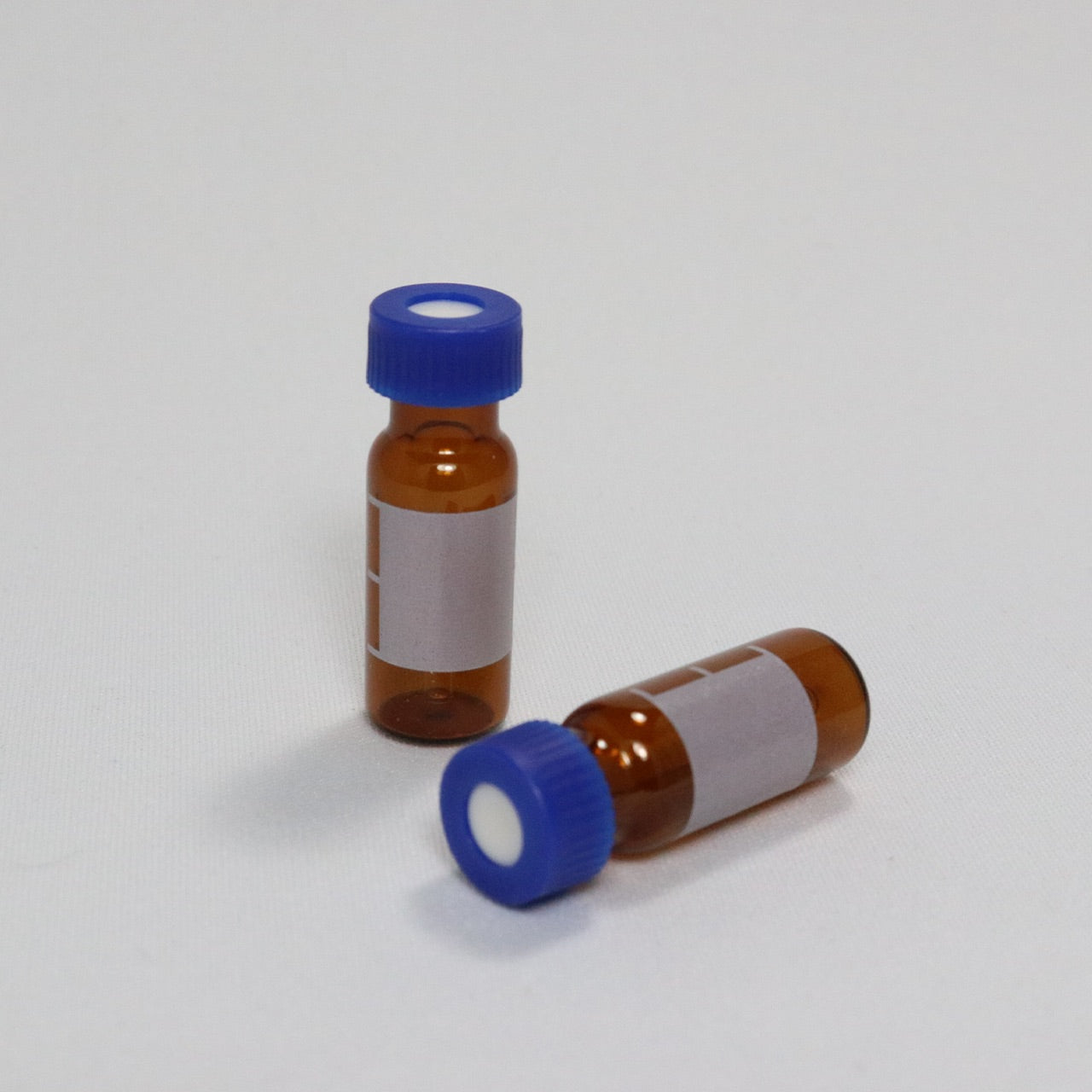 QSertVial™, Screw Thread, 12 x 32 mm, Amber Glass, with Fused 300 µL Insert, 9-425 Blue Cap & Bonded PTFE/Silicone Septa, Minimum Order Quantity of 10 Packages, Sold in Multiples of 10