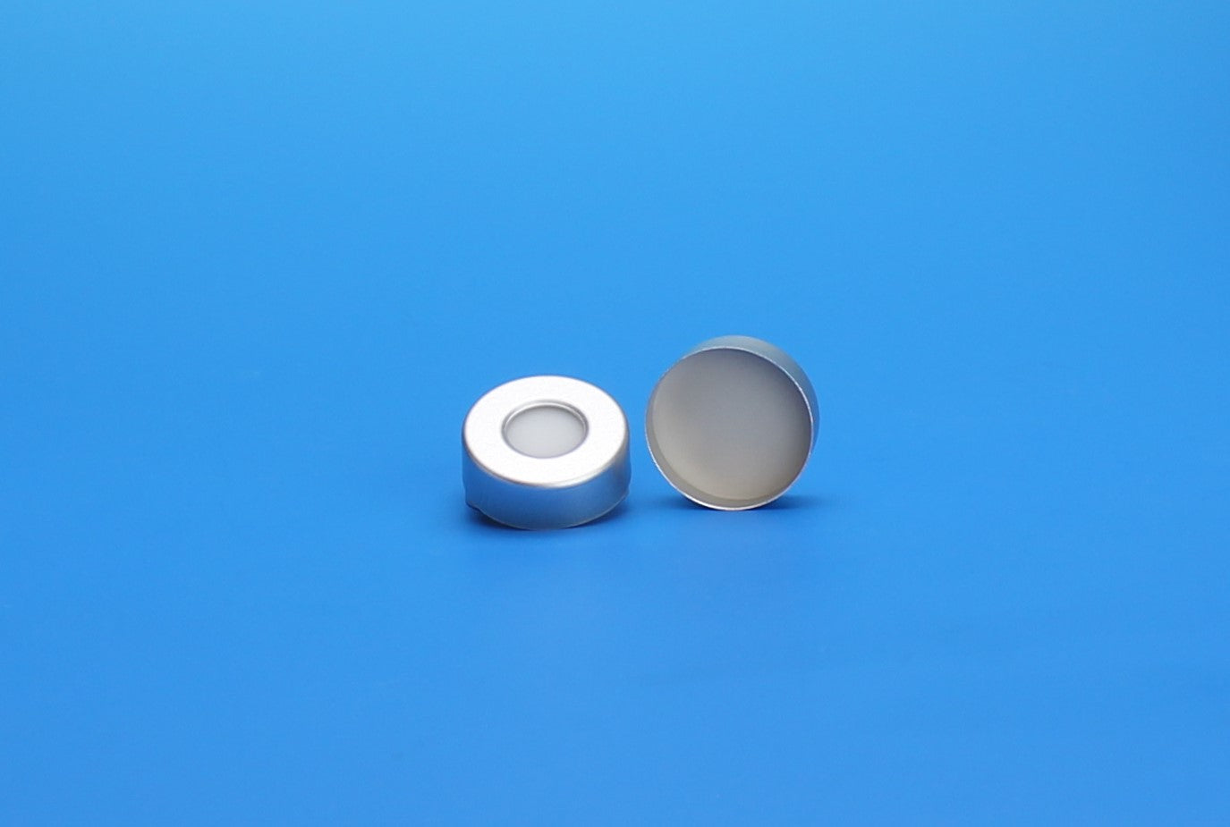 Seal, 20 mm, Silver Aluminum, with PTFE/Silicone Septum, 10 Pkgs. Of 100 (Case Of 1000)