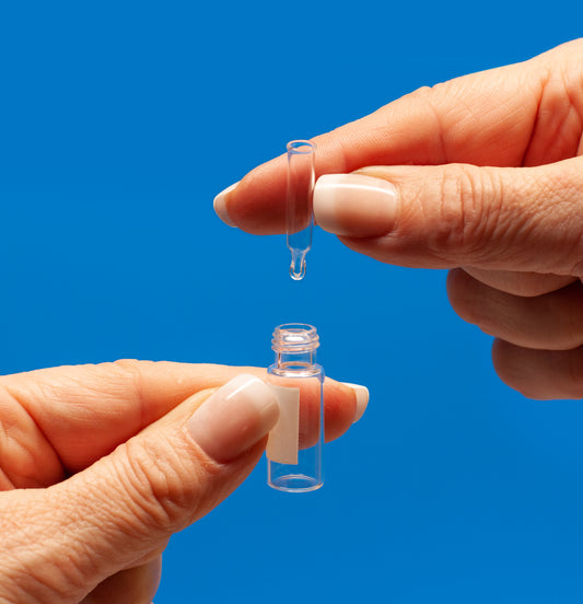 Clear Step R.A.M.™ 9 mm Threaded Vial with Marking Spot, 12 x 32 mm, with 300 µL Glass Insert