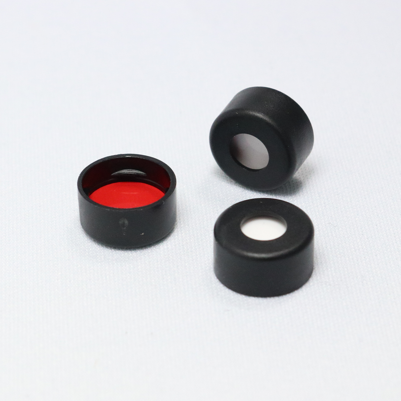 Snap Cap, CHROMSPEC 11 mm, Open Top, Black, with 0.040" Red PTFE/White Easy Pierce Silicone Septum, Minimum Order Quantity of 20 Packages