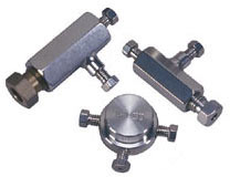 Post-Column Reaction Tee, 1/4" OD Column, 4.6 mm Cone, 1/8" Inlet, 0.75 mm Bore, 1/16" Side, 0.75 mm Bore, SS
